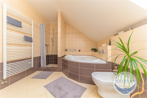 Prodej rodinného domu, 195 m² - 16
