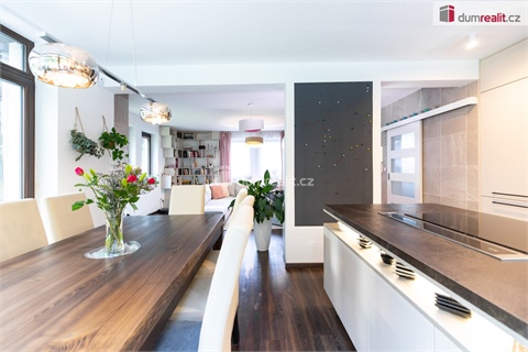Prodej rodinného domu, 249 m² - 2