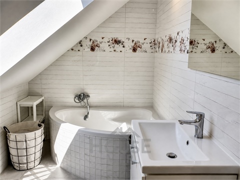 Prodej rodinného domu, 211 m² - 6