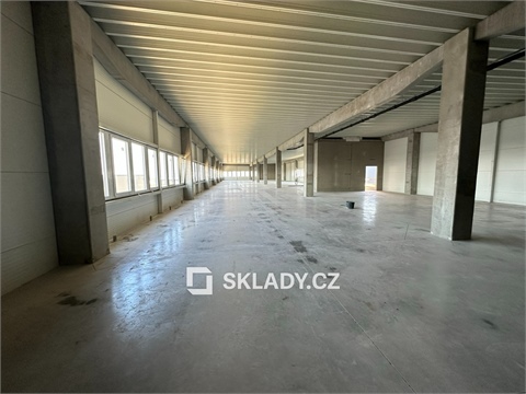 Pronájem skladu / haly, 956 m² - 0