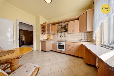 Prodej rodinného domu, 270 m² - 6