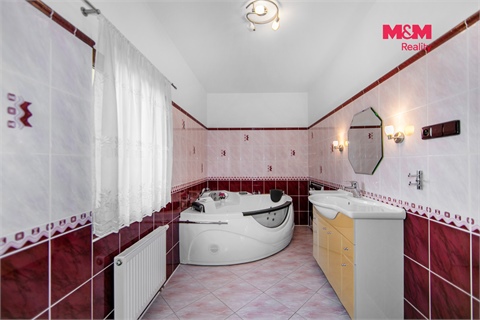 Prodej rodinného domu, 230 m² - 10