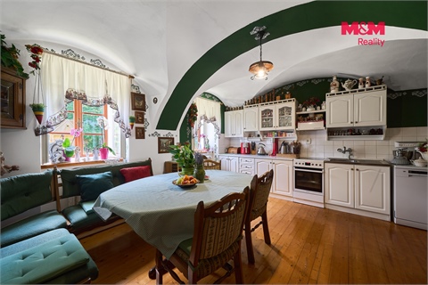 Prodej rodinného domu, 263 m² 2