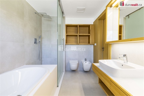 Prodej rodinného domu, 286 m² - 12