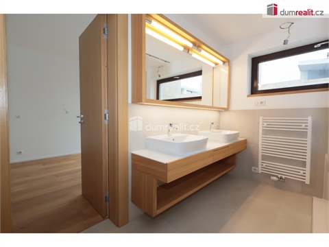 Prodej rodinného domu, 286 m² 12