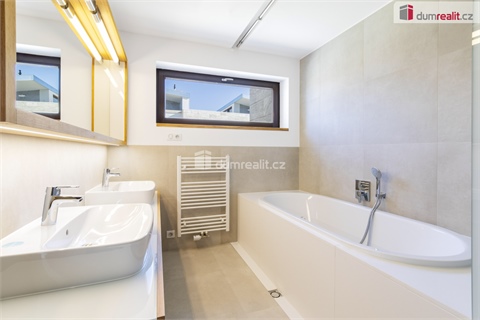 Prodej rodinného domu, 286 m² 14