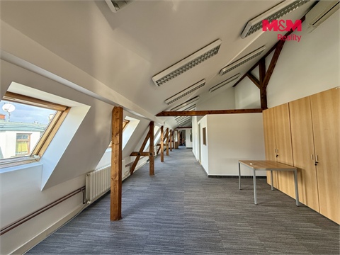 Pronájem kanceláře, 275 m² 2
