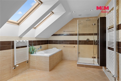 Prodej rodinného domu, 305 m² 18