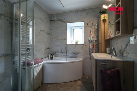 Prodej rodinného domu, 277 m² 10