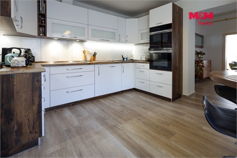 Prodej rodinného domu, 277 m² - 4