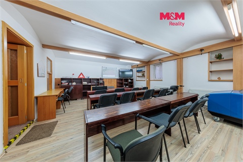 Prodej obchodních prostor, 57 m² 0