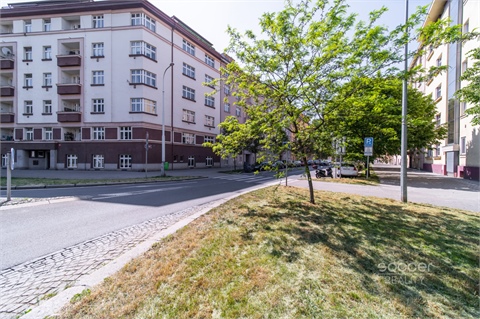 Pronájem bytu 1kk, 82 m² 26