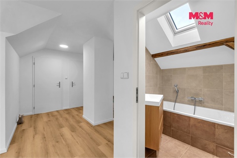Prodej rodinného domu, 180 m² - 10