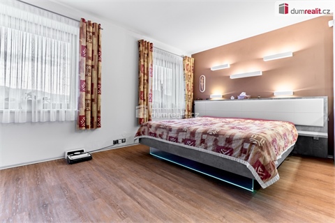 Prodej rodinného domu, 296 m² - 8