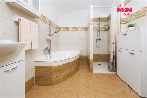 Prodej rodinného domu, 212 m² 10
