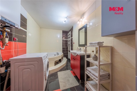 Prodej rodinného domu, 351 m² 12