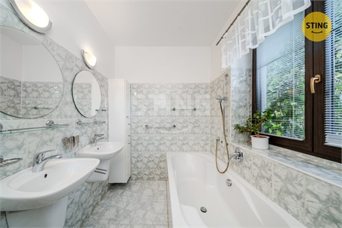 Prodej rodinného domu, 250 m² - 8
