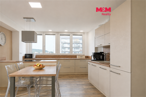 Prodej bytu 4kk, 67 m² 0