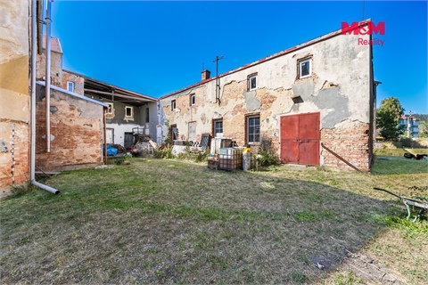 Prodej komerčního objektu, 1 300 m² 2