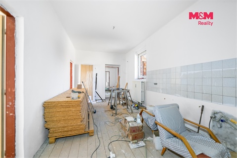 Prodej komerčního objektu, 1 300 m² 8