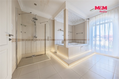 Prodej rodinného domu, 356 m² 16