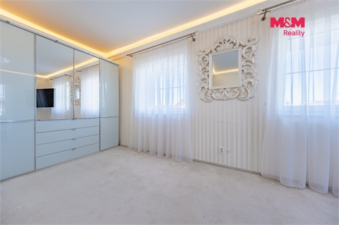 Prodej rodinného domu, 356 m² - 24