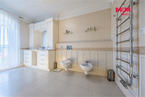 Prodej rodinného domu, 356 m² - 16