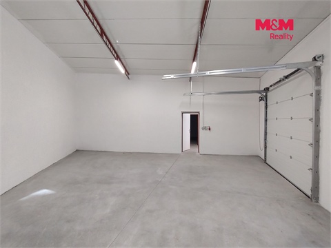 Pronájem obchodních prostor, 140 m² - 0