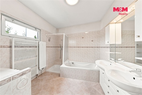 Prodej rodinného domu, 292 m² - 4