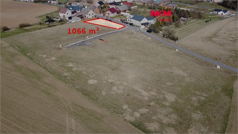 Prodej stavebního pozemku, 1 066 m² 0