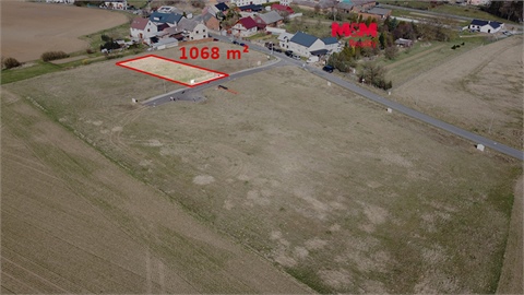 Prodej stavebního pozemku, 1 072 m² 0
