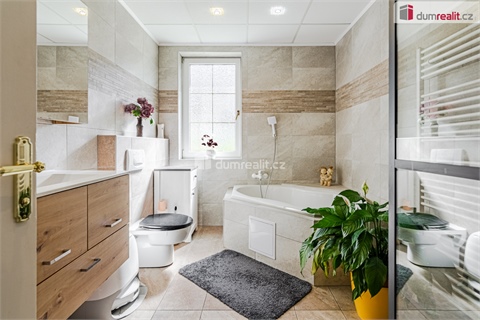 Prodej rodinného domu, 260 m² - 6
