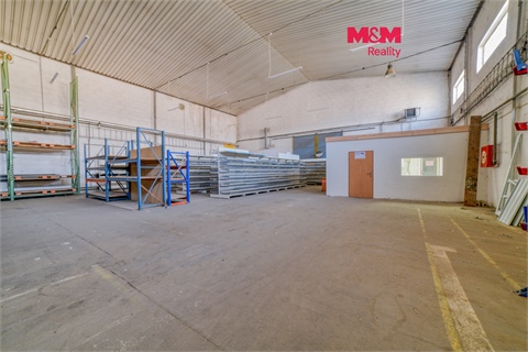Pronájem obchodních prostor, 425 m² 0