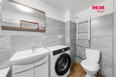 Prodej rodinného domu, 240 m² - 8