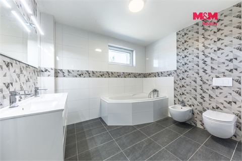 Prodej rodinného domu, 341 m² 14