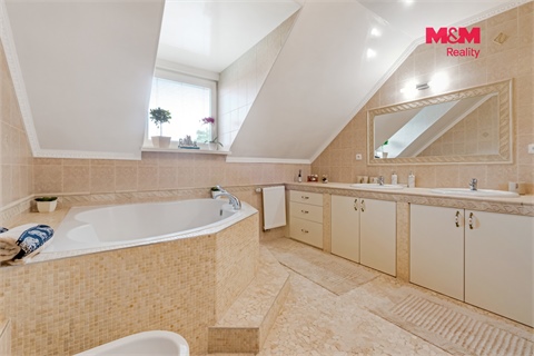 Prodej rodinného domu, 283 m² 20