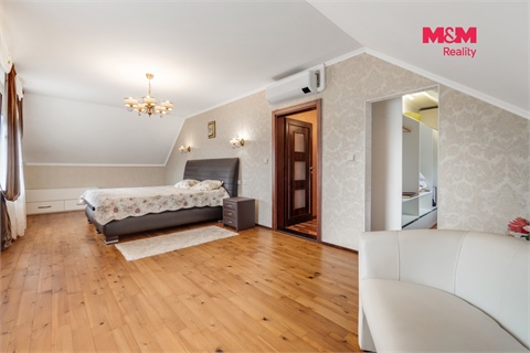 Prodej rodinného domu, 283 m² 14