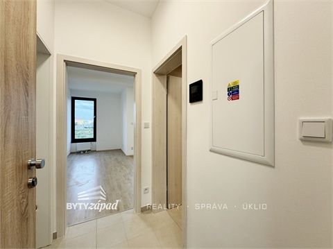 Pronájem bytu 1kk, 29 m² 8