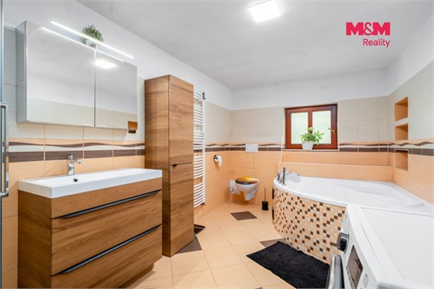 Prodej rodinného domu, 255 m² 2