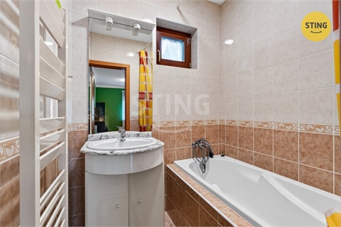 Prodej rodinného domu, 215 m² - 14