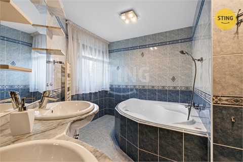 Prodej rodinného domu, 215 m² - 10