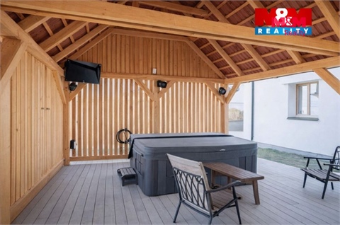 Prodej rodinného domu, 292 m² - 2