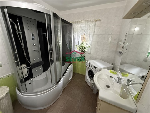 Prodej rodinného domu, 200 m² - 10