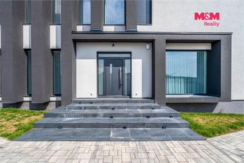 Prodej rodinného domu, 400 m² 14