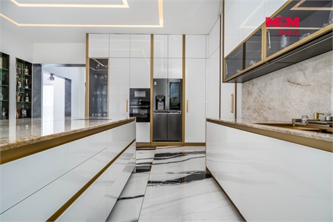 Prodej rodinného domu, 400 m² 12