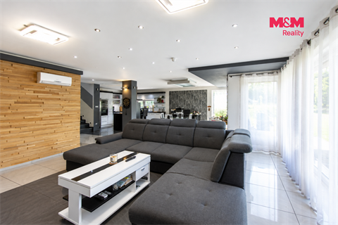 Prodej rodinného domu, 263 m² 14