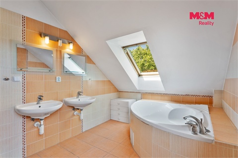 Prodej rodinného domu, 250 m² 20