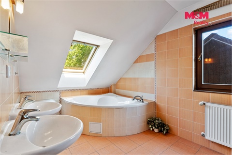 Prodej rodinného domu, 250 m² 16