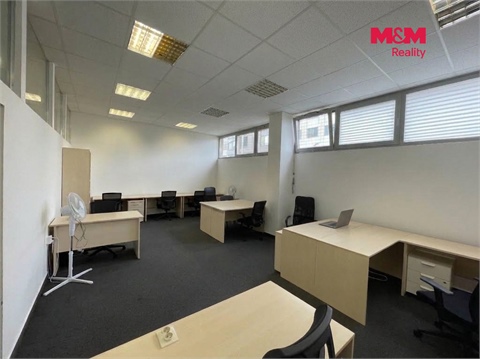 Pronájem obchodních prostor, 131 m² 2