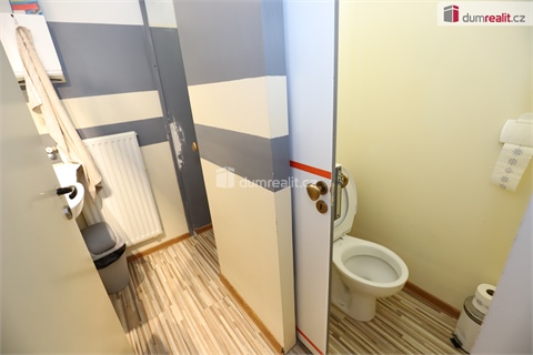 Prodej komerčního objektu, 330 m² - 26